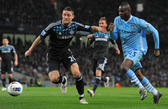 岌岌可危 岌岌可危